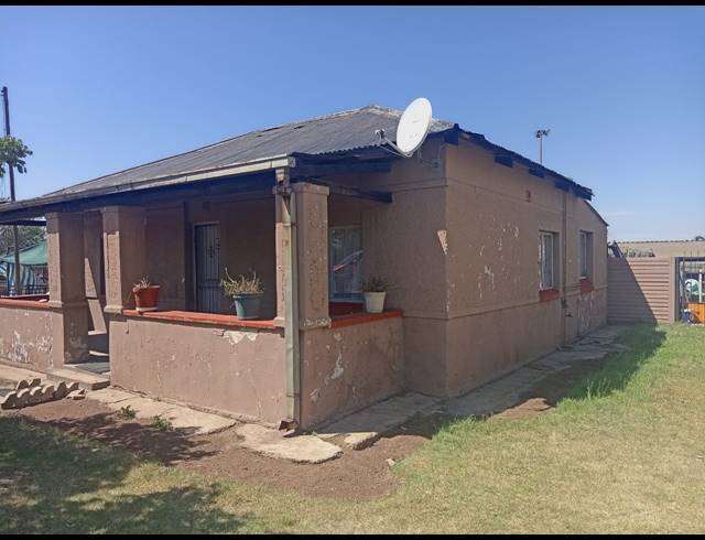 93,766M² FARM FOR SALE IN ROODS GARDENS